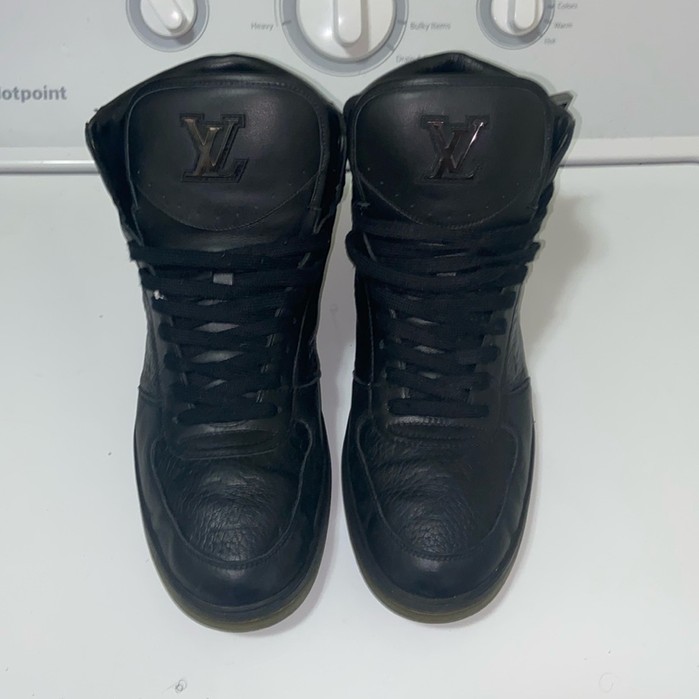Louis Vuitton sneaker’s worn only twice best offer starting at 450$